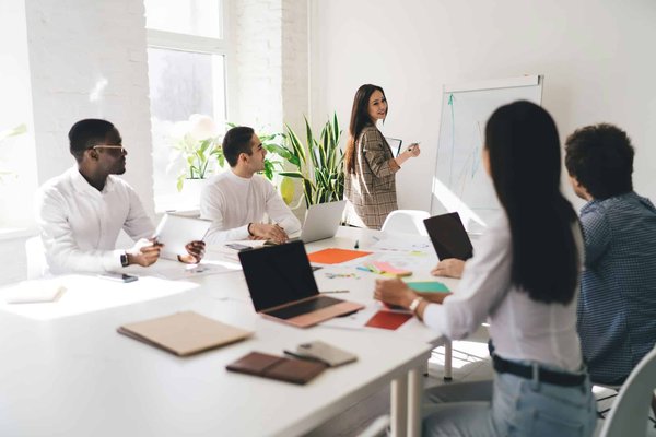 Externalisation en temps de crise : stratégies de survie et de croissance pour les PME