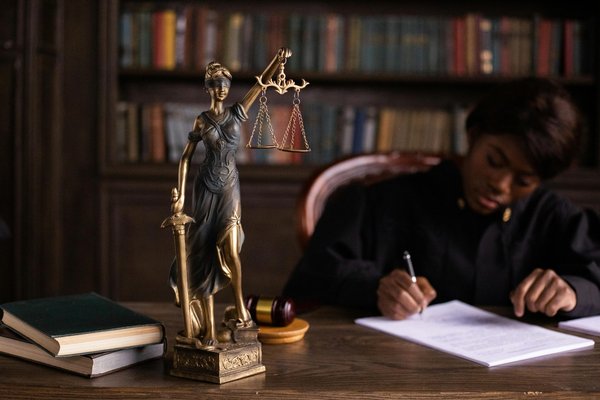 Pourquoi contacter un cabinet d'avocats pour vos besoins juridiques ?